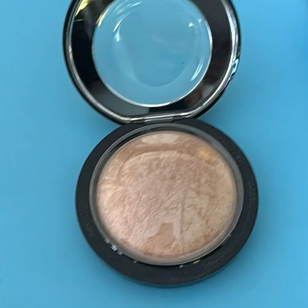 New MAC Mineralize Skinfinish Soft & Gentle 10g/.35oz full size
